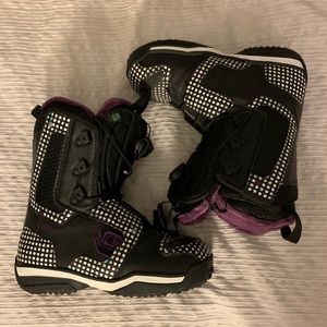 SALOMON snowboarding boots